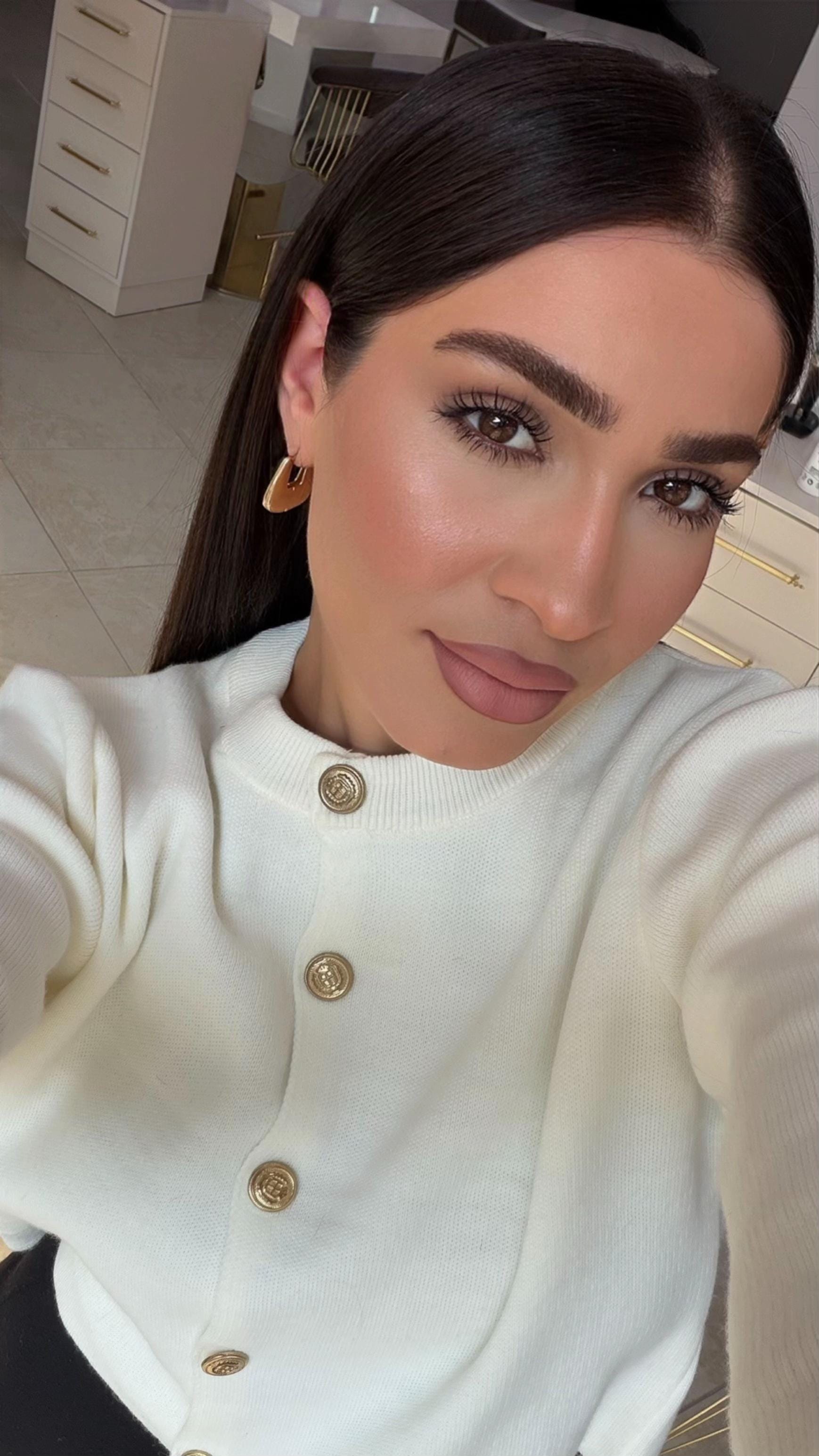 Post 3 by Pervintuncmakeup on TikTok (video)