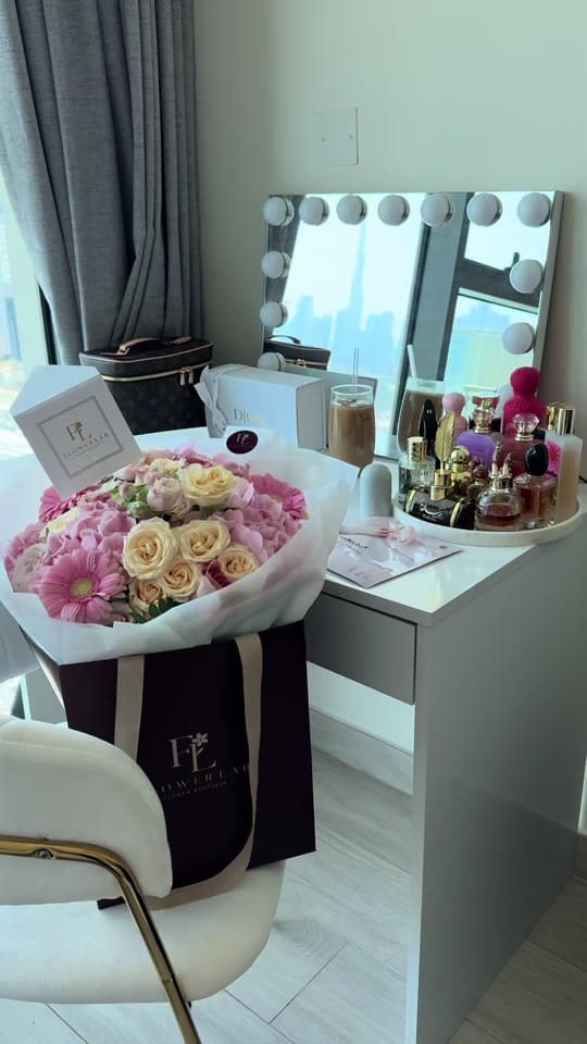 Post 6 by R on TikTok (video)