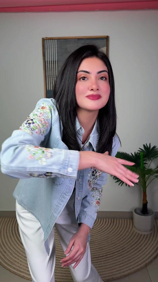 Post 5 by Alizeh Tahir on TikTok (video)