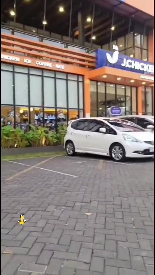 Post 2 by Sinyo Yes on TikTok (video)
