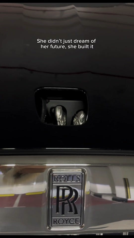 Post 9 by Kejsi Drenova on TikTok (video)