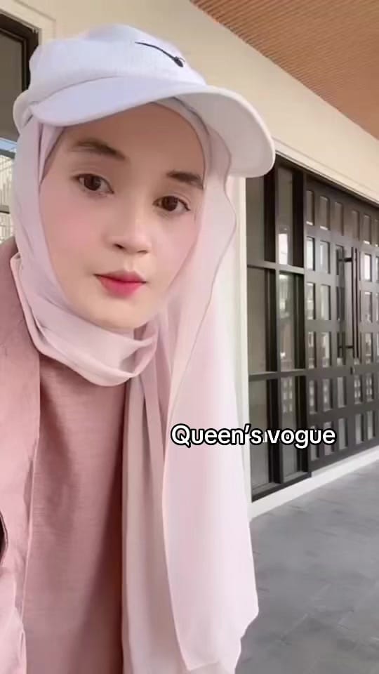 Post 10 by Queen’s vogue on TikTok (video)