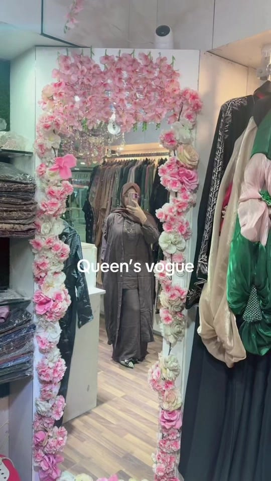 Post 5 by Queen’s vogue on TikTok (video)