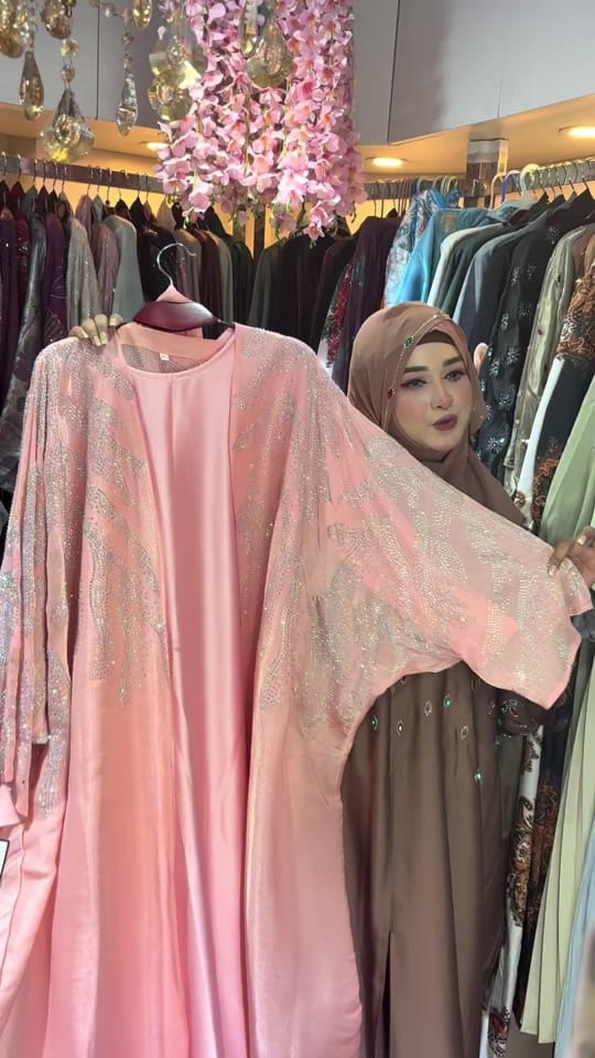 Post 1 by Queen’s vogue on TikTok (video)