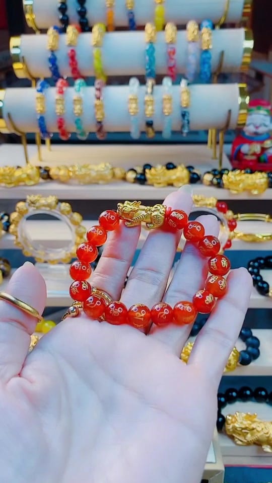 Post 2 by Liya Jewellery on TikTok (video)