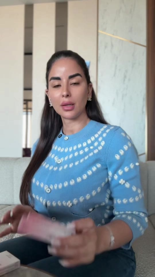 Post 2 by asmaeamraniofficiel on TikTok (video)