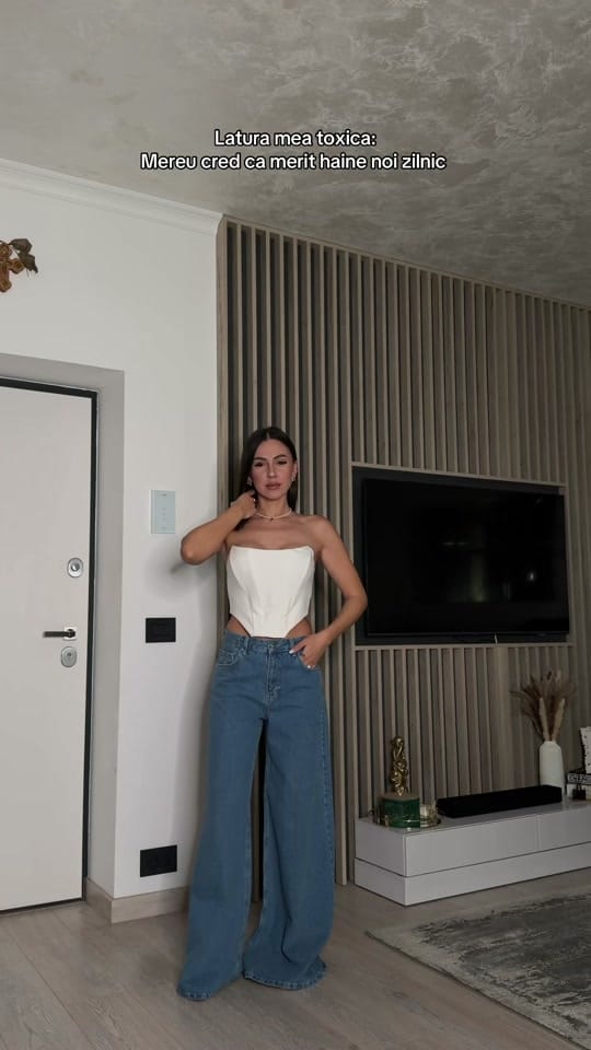 Post 8 by Ioana Sandu on TikTok (video)
