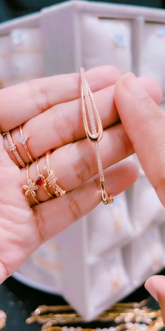 Post 2 by Btari Perhiasan on TikTok (video)