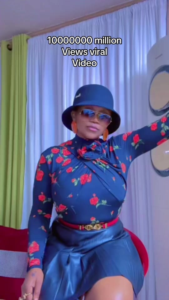 Post 8 by Ma Michoux 🇰🇷🇩🇪🇫🇷🇨🇲 on TikTok (video)