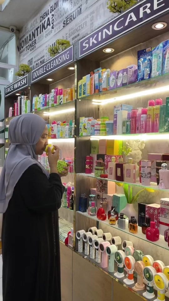Post 3 by ROMANTIKA CANTIK on TikTok (video)