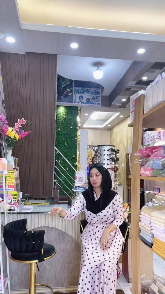 Post 4 by ROMANTIKA CANTIK on TikTok (video)