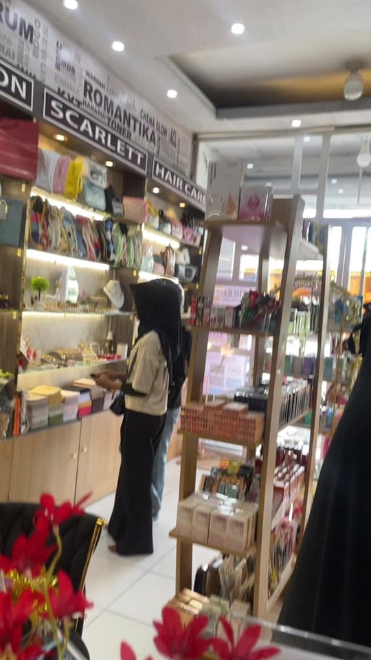 Post 9 by ROMANTIKA CANTIK on TikTok (video)