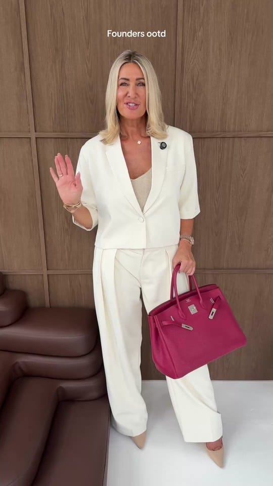 Post 2 by Luxe_Cheshire on TikTok (video)