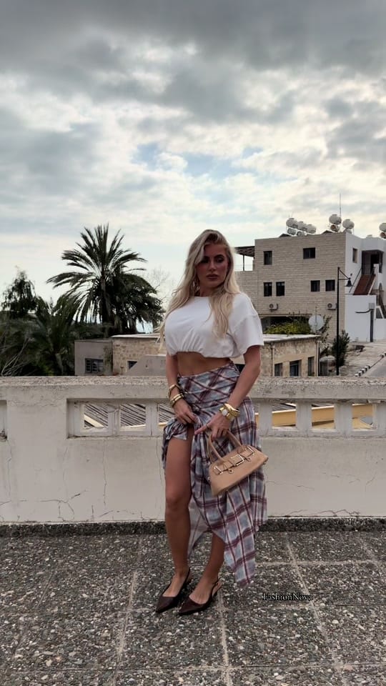 Post 4 by Insta:bella_lovelyyy on TikTok (video)