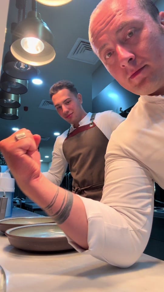 Post 1 by Emin Şimşek on TikTok (video)