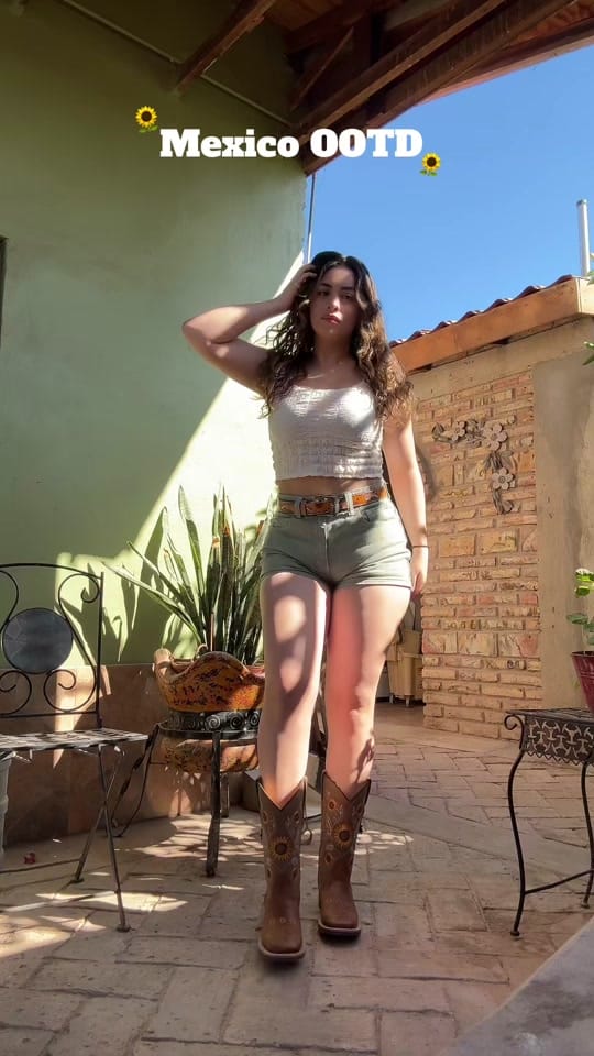 Post 4 by Stef on TikTok (video)