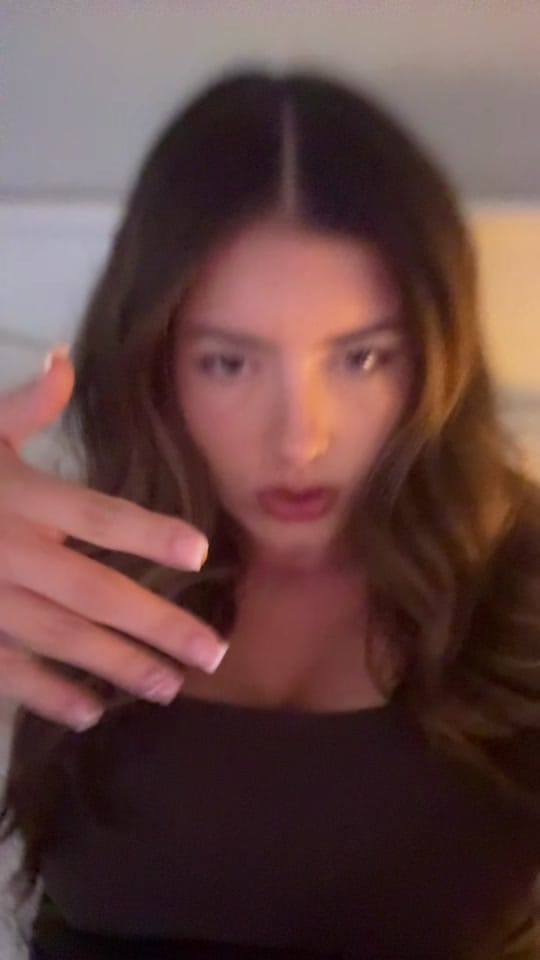 Post 2 by Lara Santos on TikTok (video)