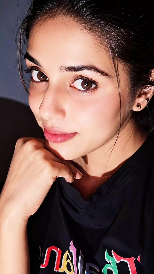 Post 1 by Korean cosmetics Lanka on TikTok (video)