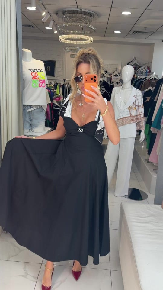 Post 1 by Fashion store in Dubai 🇦🇪 on TikTok (video)