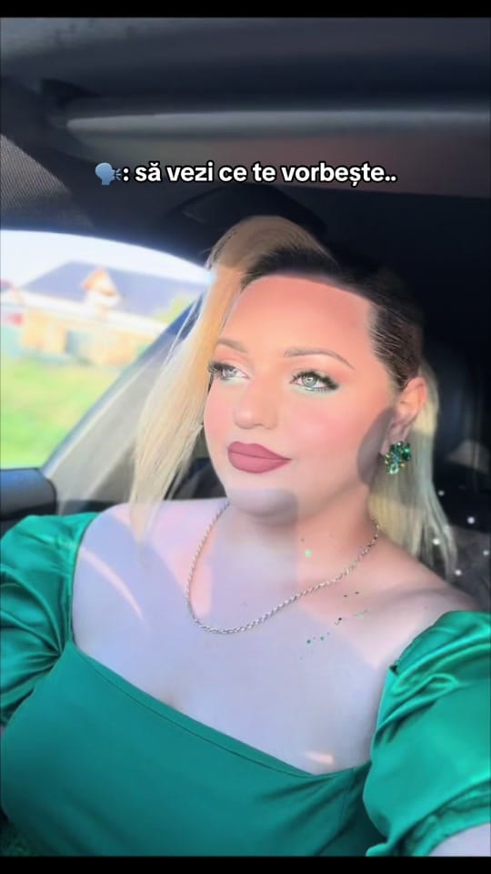 Post 2 by Adina Kasandra on TikTok (video)