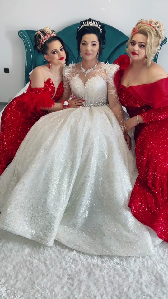 Post 4 by Adina Kasandra on TikTok (video)