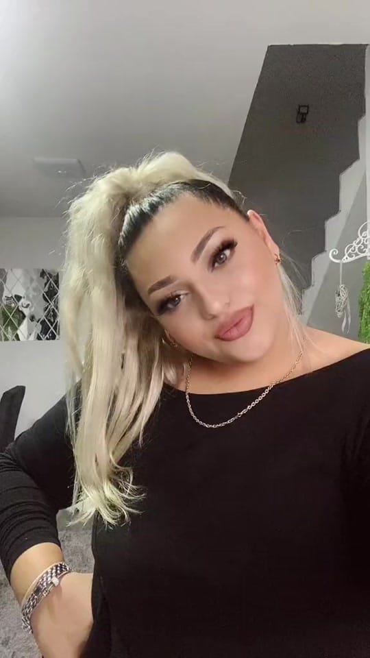Post 8 by Adina Kasandra on TikTok (video)