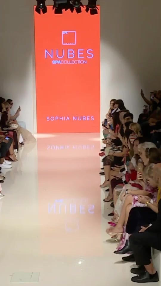 Post 9 by Arab Fashion Week on TikTok (video)