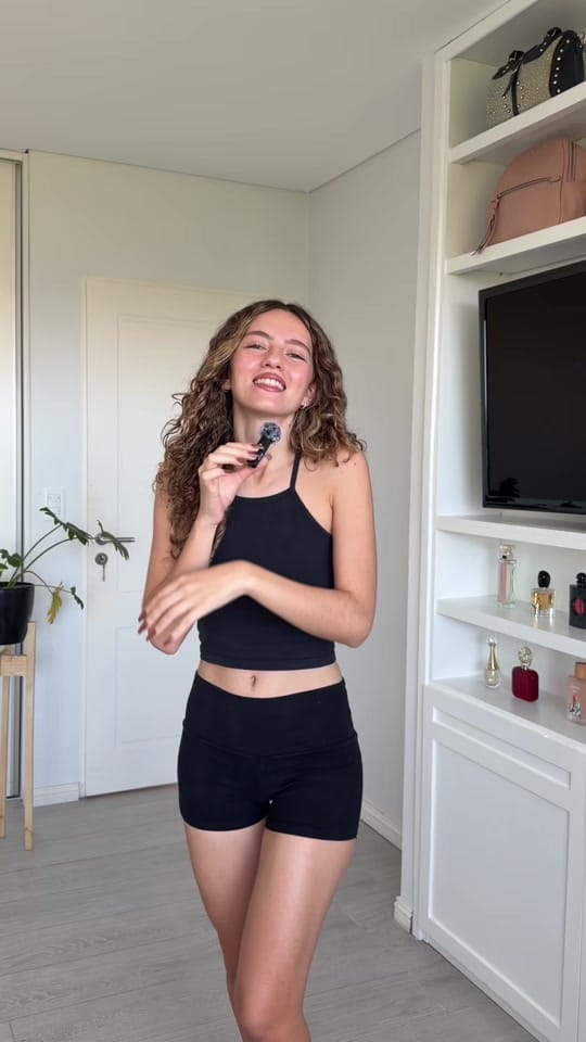 Post 6 by Lara Santarelli on TikTok (video)