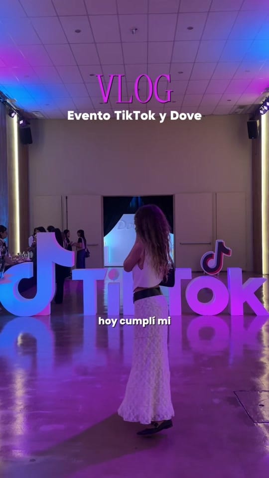 Post 10 by Lara Santarelli on TikTok (video)