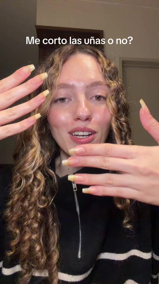 Post 2 by Lara Santarelli on TikTok (video)