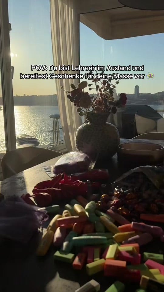 Post 10 by Esi on TikTok (video)