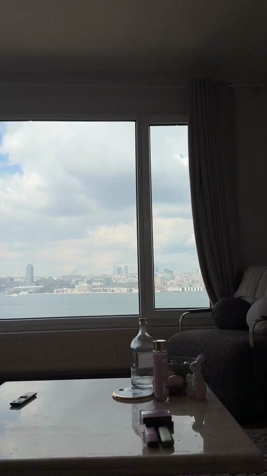 Post 8 by Esi on TikTok (video)