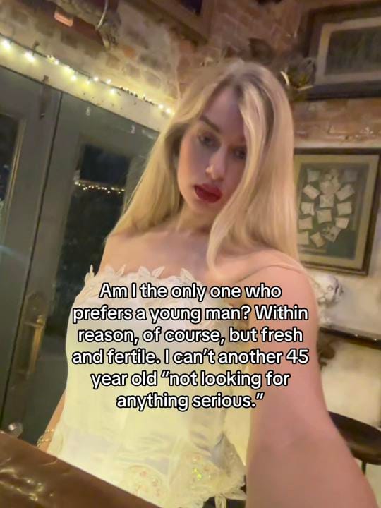 Post 10 by Sofia on TikTok (video)
