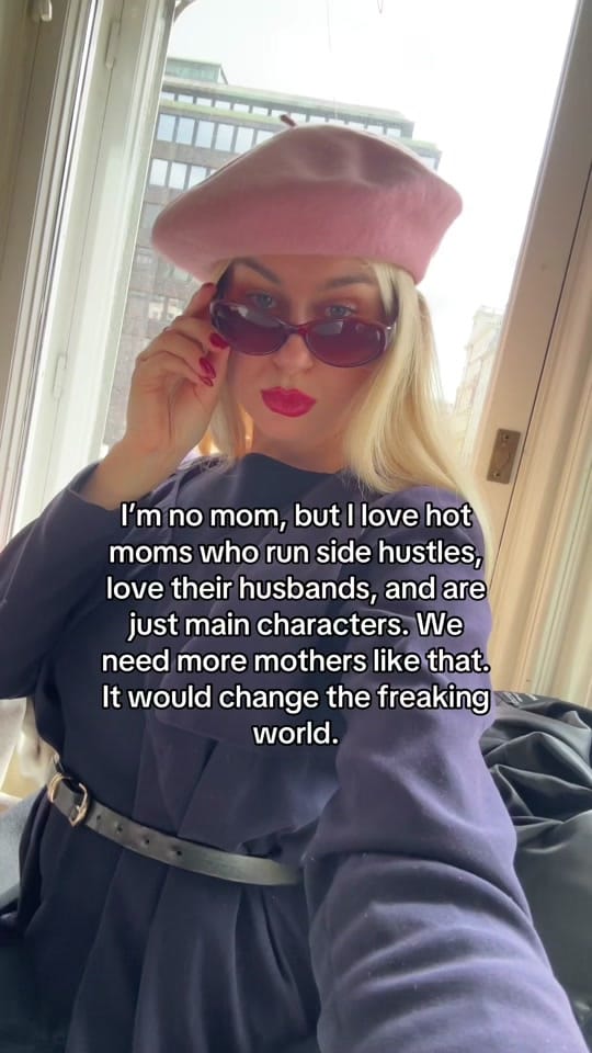 Post 3 by Sofia on TikTok (video)