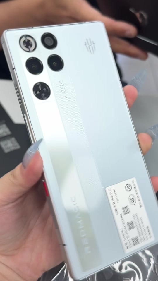 Post 4 by HOÀNG LÊ mobile-Biên Hoà 📱 on TikTok (video)