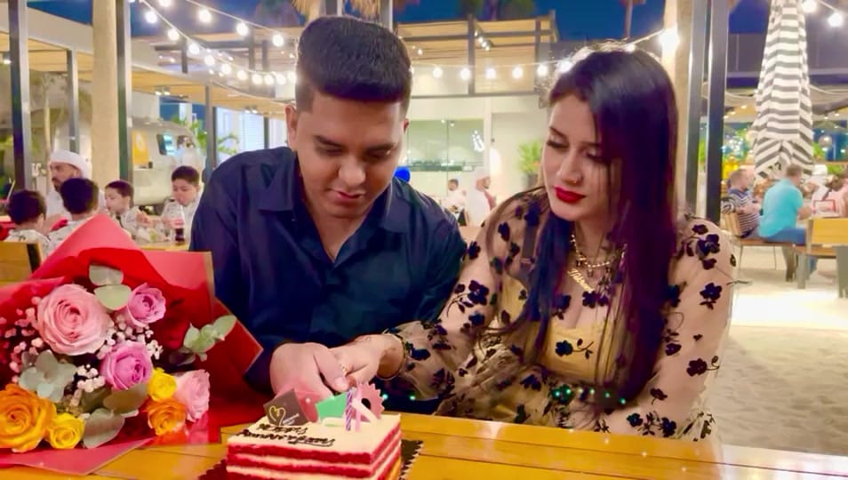 Post 6 by Vikram Tanisha on TikTok (video)