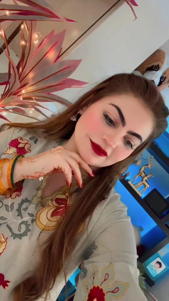 Post 2 by Humaira's Array on TikTok (video)