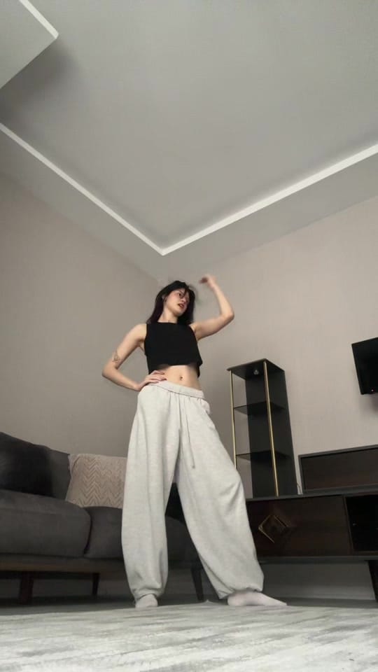 Post 4 by Zey’ on TikTok (video)