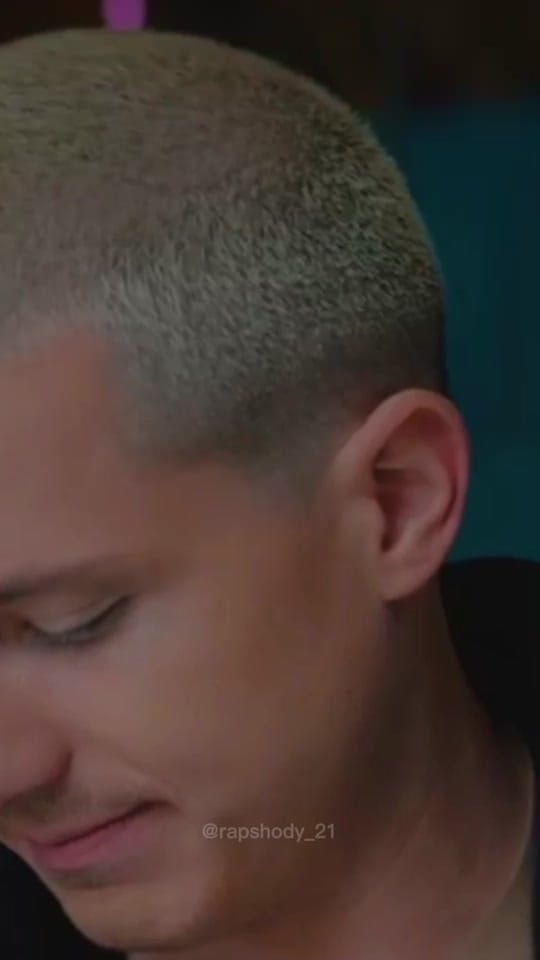Post 8 by Rii (Taylor's Version) on TikTok (video)