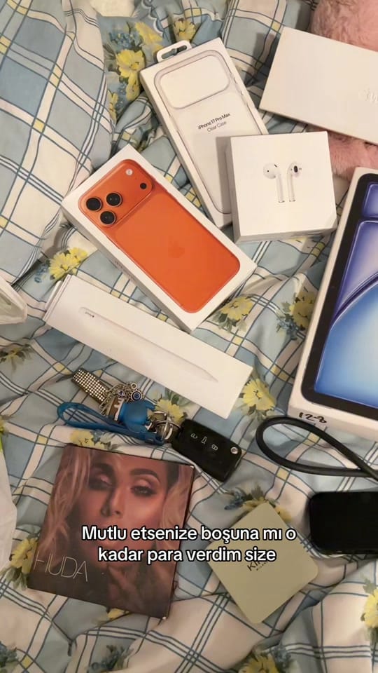 Post 8 by Y🪬 on TikTok (video)