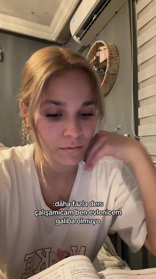 Post 9 by Y🪬 on TikTok (video)