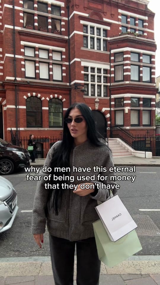Post 7 by Oana on TikTok (video)