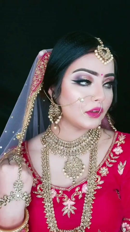 Post 5 by parulsainimakeovers on TikTok (video)