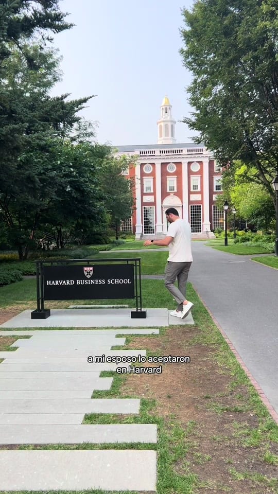 Post 9 by itsvalsantisteban on TikTok (video)