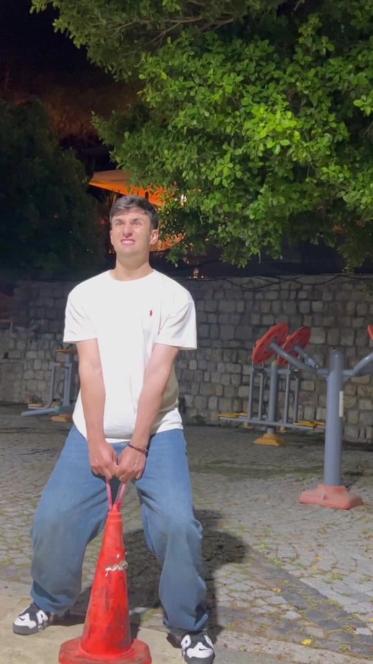 Post 5 by Kendine fenomen on TikTok (video)
