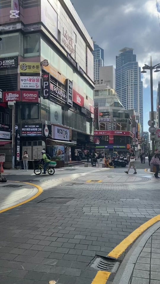 Post 8 by 에밀리 | Emily on TikTok (video)