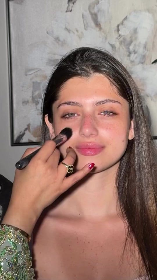 Post 2 by Lolla Makeup Artist on TikTok (video)