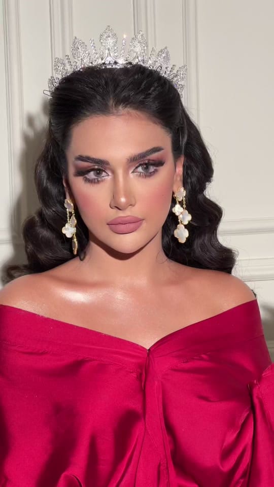 Post 9 by Lolla Makeup Artist on TikTok (video)