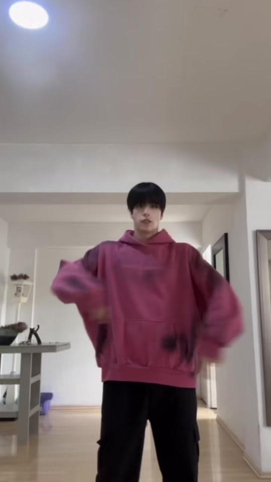 Post 2 by yunooo121 on TikTok (video)