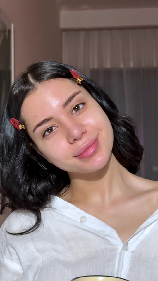 Post 1 by amorimakeup on TikTok (video)